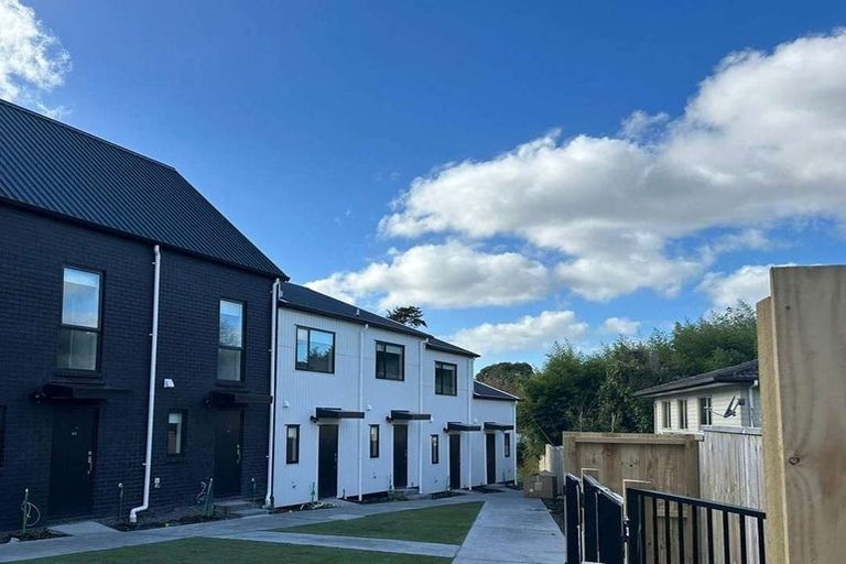 Photo of property in 2/125b Metcalfe Road, Ranui, Auckland, 0612