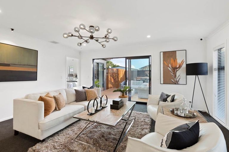 Photo of property in 7a Gambare Place, Wattle Downs, Auckland, 2103