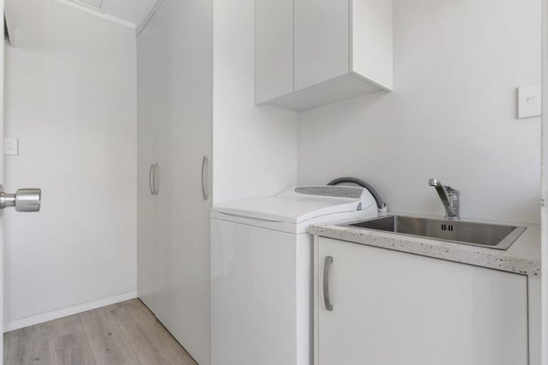 Photo of property in 30 Ganymede Place, Half Moon Bay, Auckland, 2012