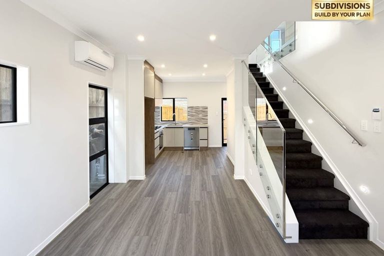 Photo of property in 260 Don Buck Road, Massey, Auckland, 0614