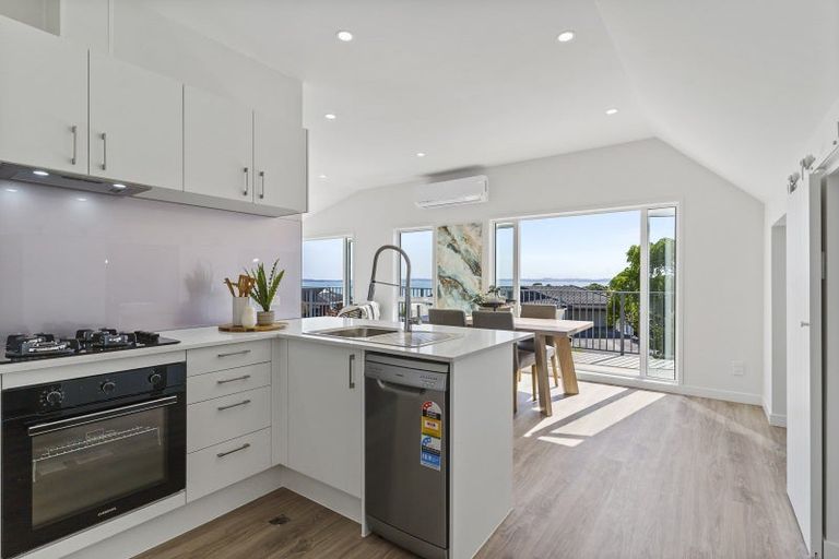 Photo of property in 16 Paisley Street, Mellons Bay, Auckland, 2014