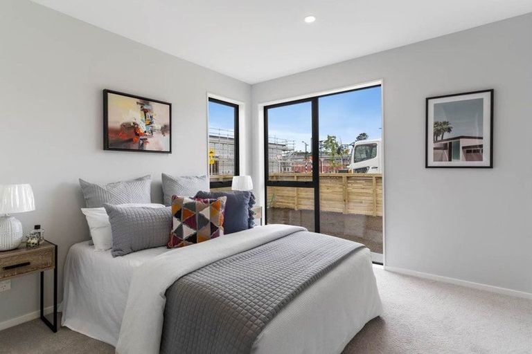 Photo of property in 17 Morus Road, Massey, Auckland, 0614