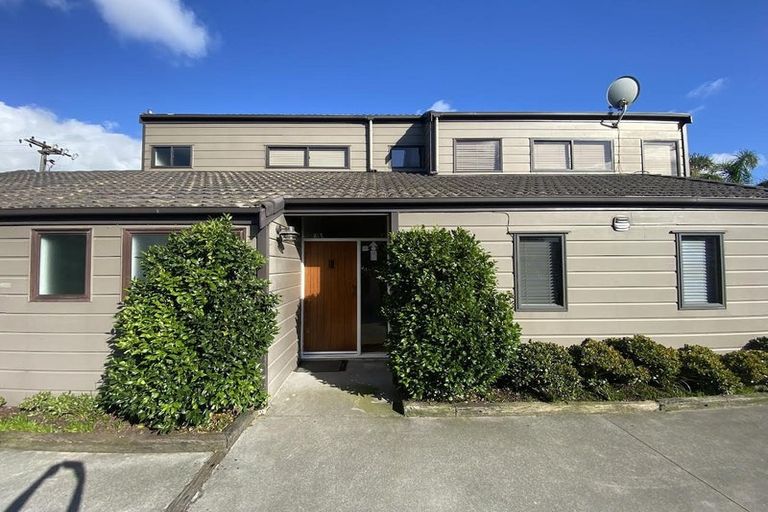Photo of property in 66 Tauhinu Road, Greenhithe, Auckland, 0632