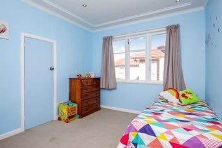 Photo of property in 25 Bolton Street, Blockhouse Bay, Auckland, 0600