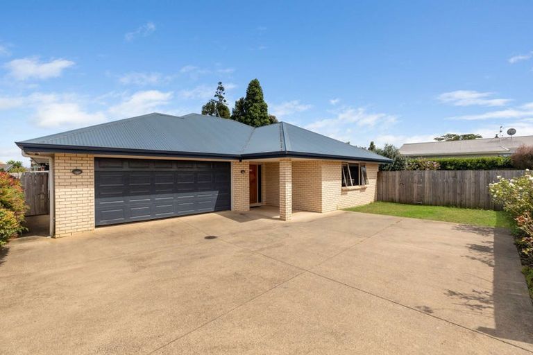 Photo of property in 5 Ernest Shackleton Place, Waiuku, 2123
