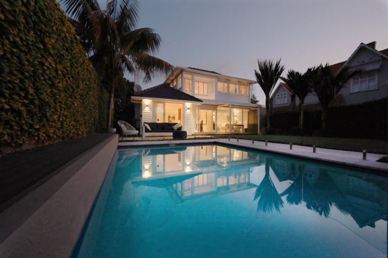 Photo of property in 32 Raymond Street, Point Chevalier, Auckland, 1022