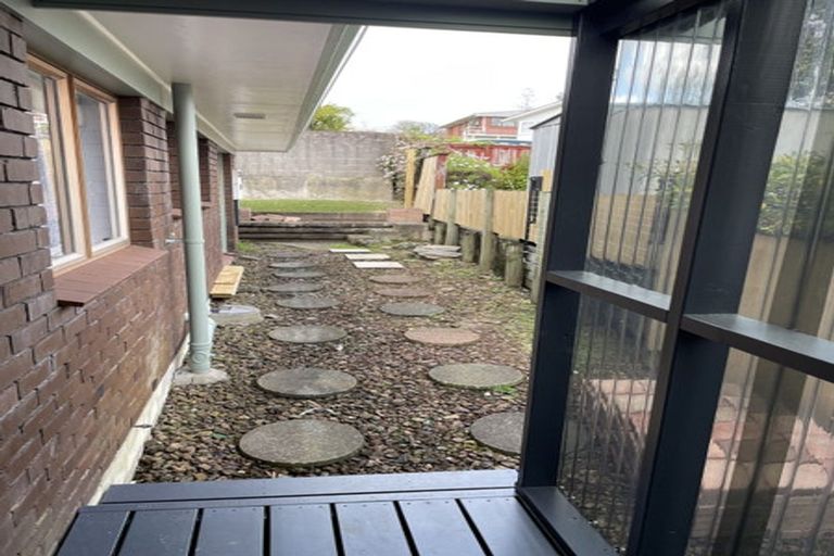 Photo of property in 1/4 Landseer Place, Blockhouse Bay, Auckland, 0600