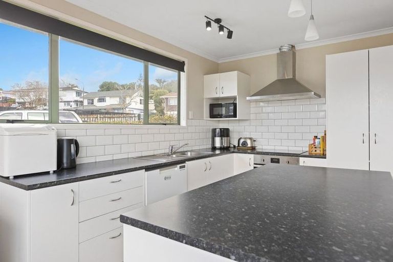 Photo of property in 16 La Salle Drive, Westown, New Plymouth, 4310