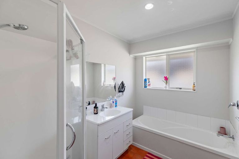 Photo of property in 19 Liddesdale Place, Papakura, 2110