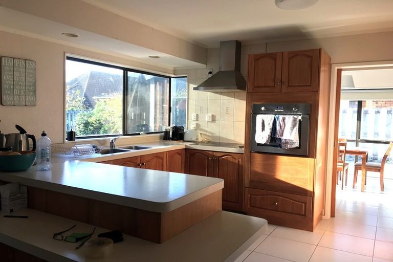 Photo of property in 27 Summermist Drive, Northpark, Auckland, 2013