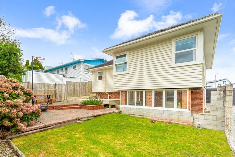 Photo of property in 1/37 Weldene Avenue, Glenfield, Auckland, 0629