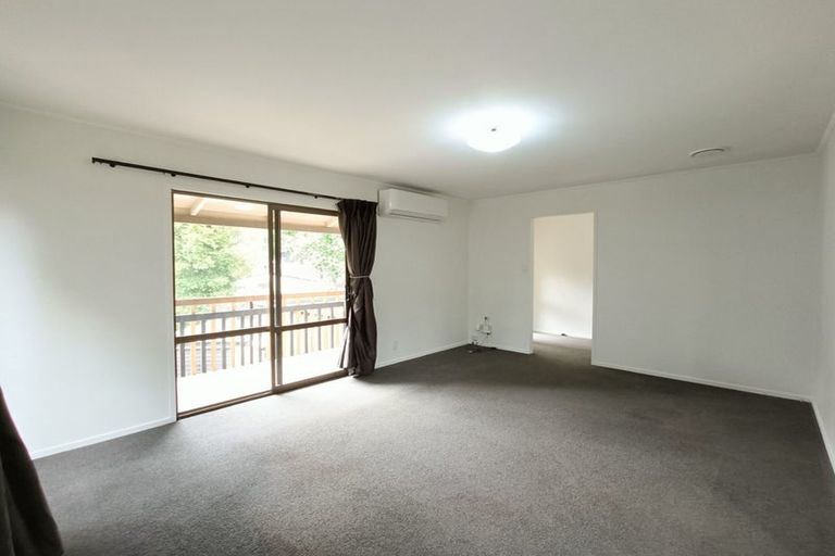 Photo of property in 14 Palmetto Place, Goodwood Heights, Auckland, 2105