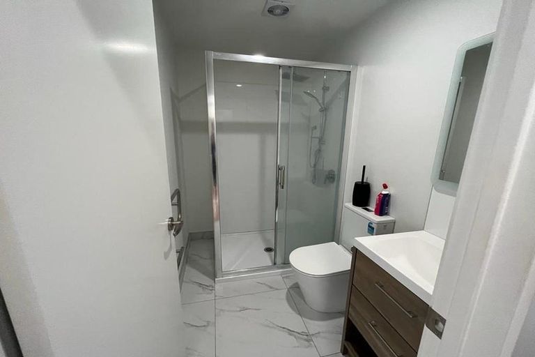 Photo of property in 2/28 Croydon Road, New Lynn, Auckland, 0600