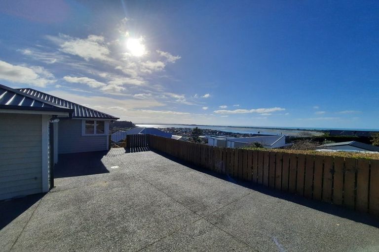 Photo of property in 42 Moncks Spur Road, Redcliffs, Christchurch, 8081