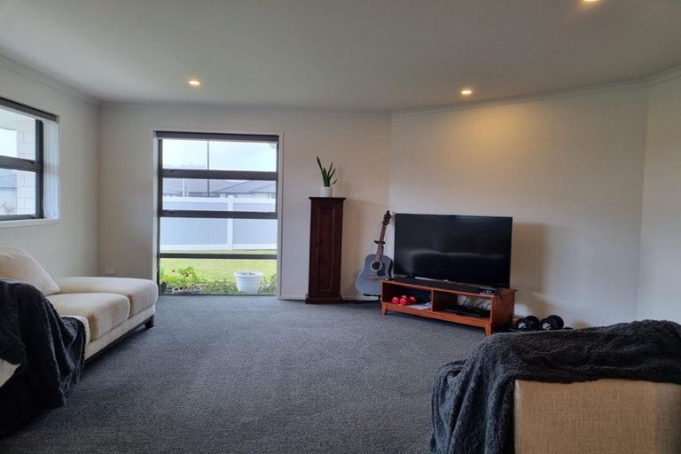 Photo of property in 28 Kitemaunga Avenue, One Tree Point, 0118