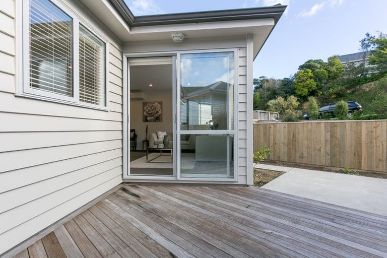 Photo of property in 27a Collins Avenue, Tawa, Wellington, 5028