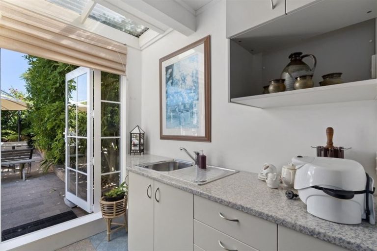 Photo of property in 2/31 Manly Esplanade, Browns Bay, Auckland, 0630