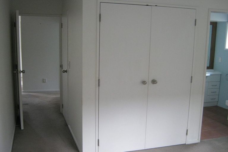 Photo of property in 121a Hobsonville Road, West Harbour, Auckland, 0618