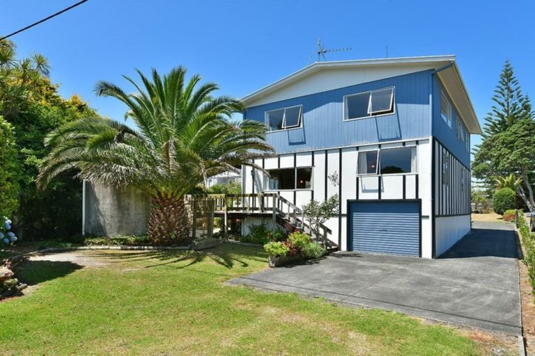 Photo of property in 27 James Mcleod Road, Shelly Beach, South Head, 0874