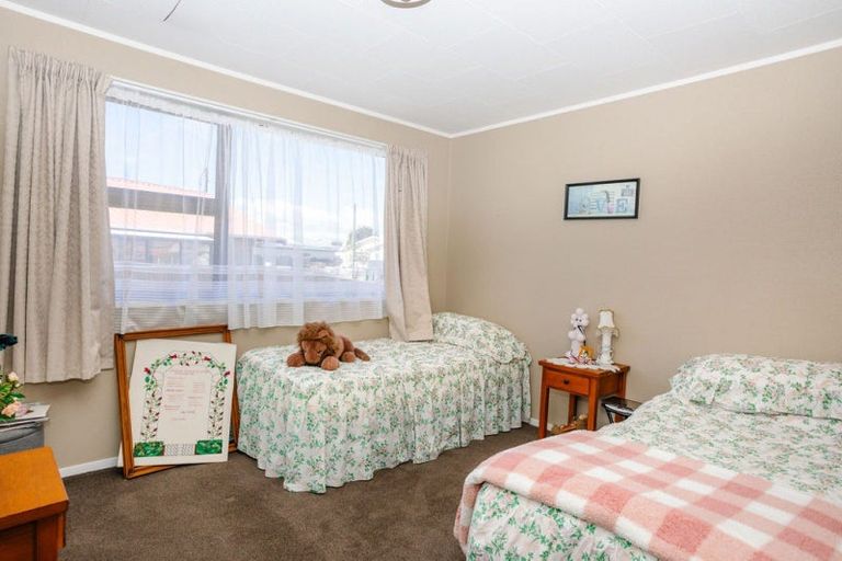 Photo of property in 17 Burns Street, Dannevirke, 4930