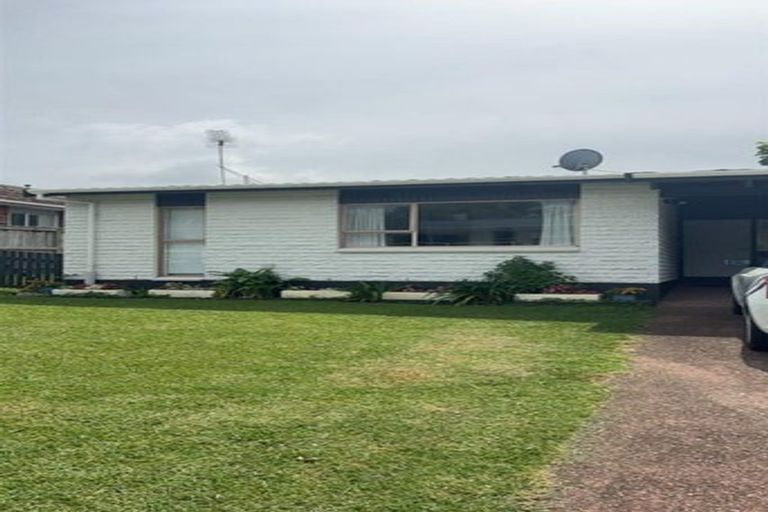 Photo of property in 2/31 Sandiacre Way, Browns Bay, Auckland, 0630