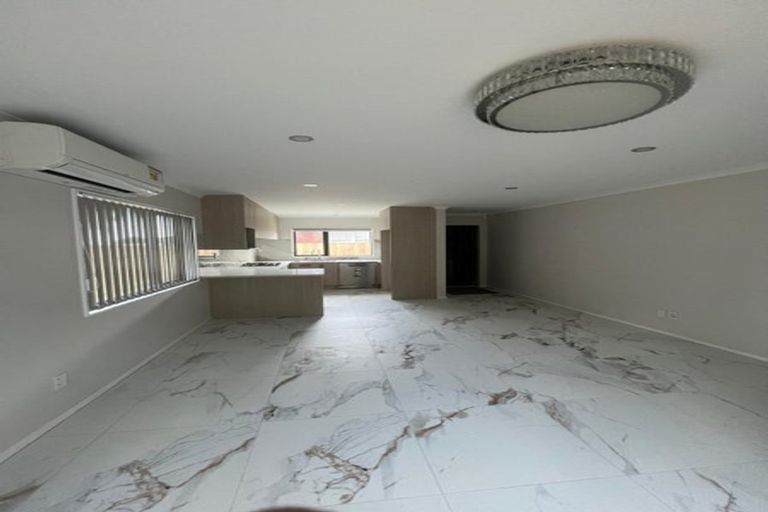 Photo of property in 83b Hutchinsons Road, Bucklands Beach, Auckland, 2014