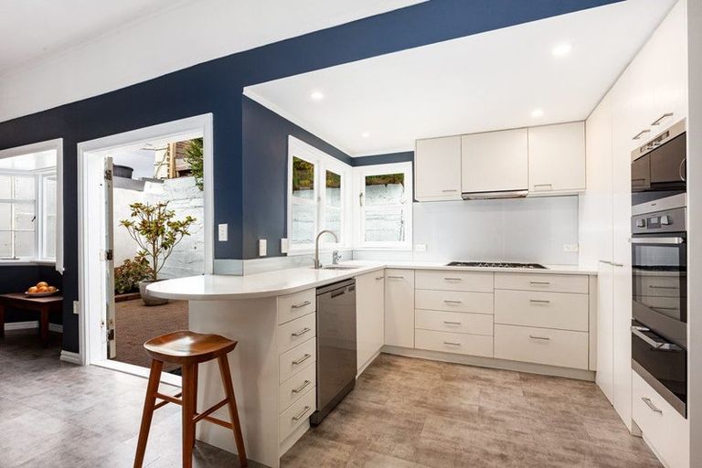 Photo of property in 5 Burwah Street, Berhampore, Wellington, 6023