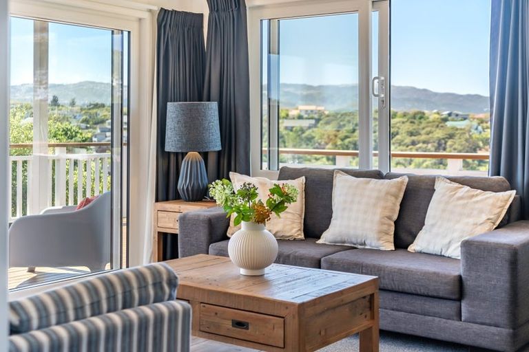 Photo of property in 7 James Cook Drive, Whitby, Porirua, 5024