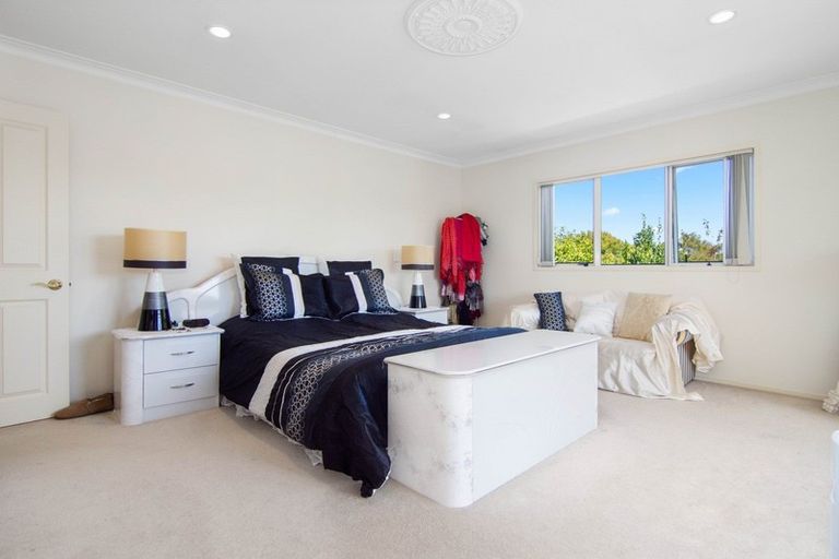 Photo of property in 17 Azure Place, Huntington, Hamilton, 3210