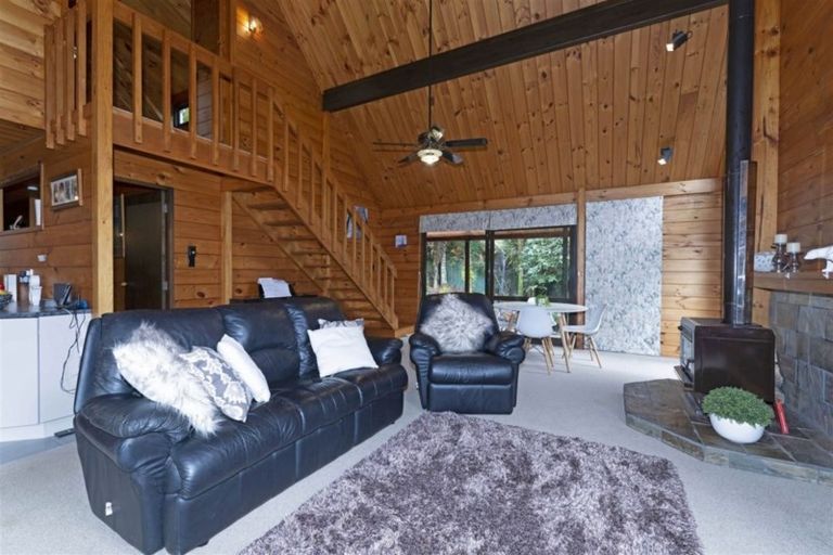 Photo of property in 566 Scenic Drive, Waiatarua, Auckland, 0612