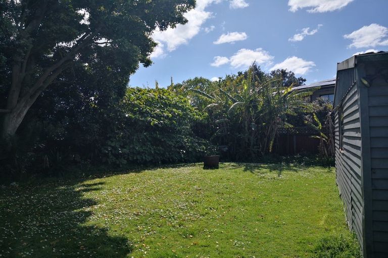 Photo of property in 28 Windrush Close, Mangere, Auckland, 2022