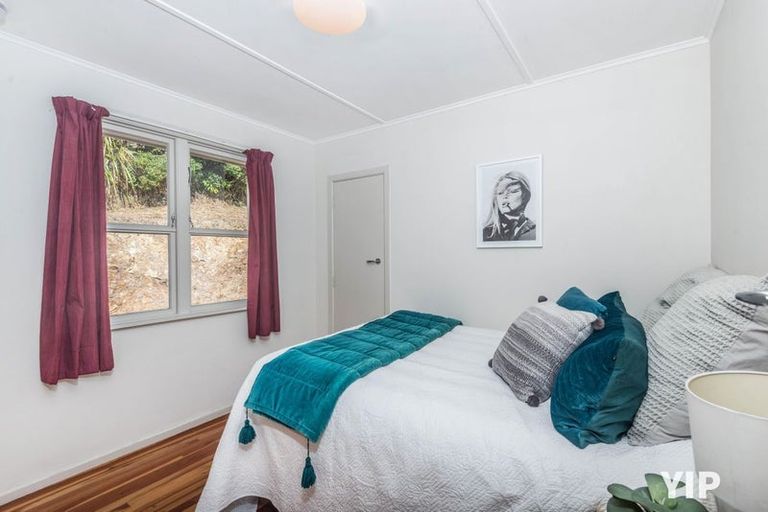 Photo of property in 11 Link Road, Newlands, Wellington, 6037