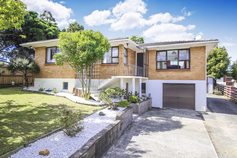 Photo of property in 4 Zita Maria Drive, Massey, Auckland, 0614