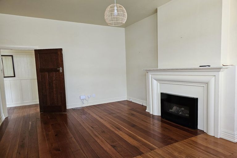 Photo of property in 83 Eden Street, Island Bay, Wellington, 6023