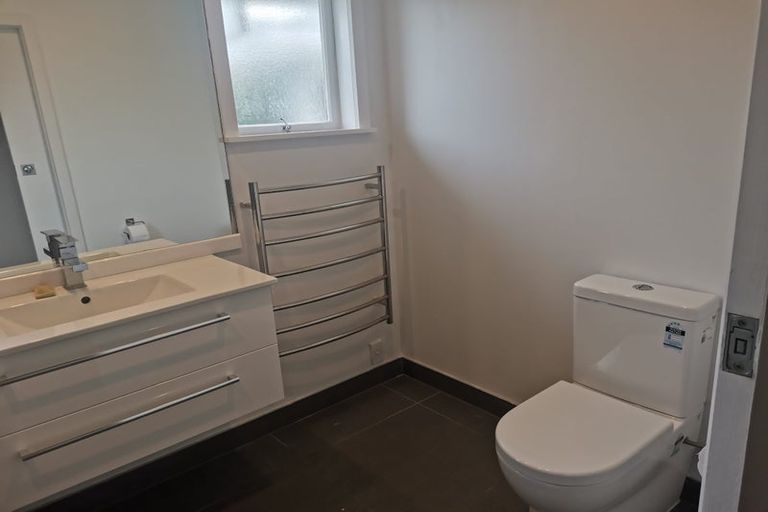 Photo of property in 1/3 Windy Ridge Road, Glenfield, Auckland, 0629