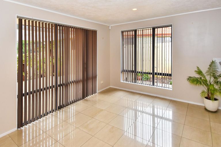 Photo of property in 16 Eloise Place, Clendon Park, Auckland, 2103