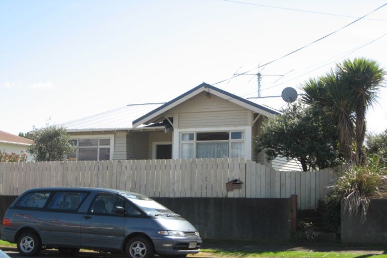 Photo of property in 33 Buller Street, New Plymouth, 4310