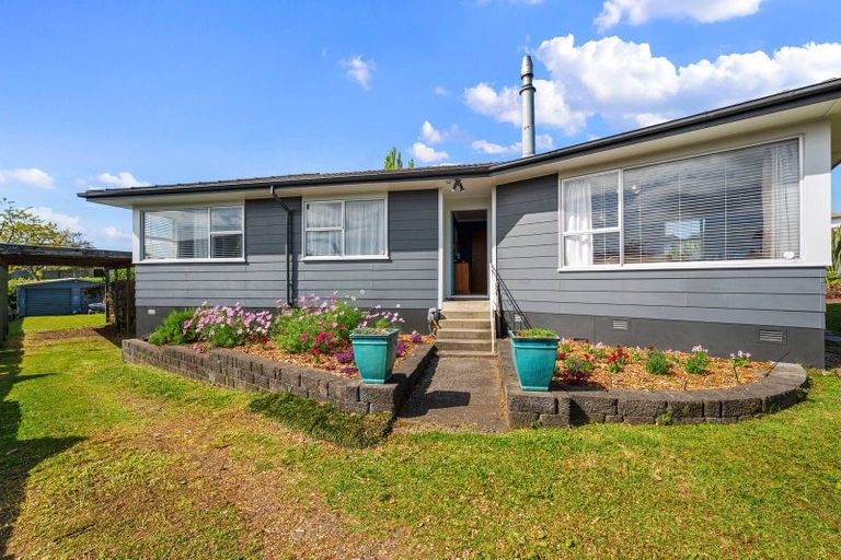 Photo of property in 25 Felgrove Street, Glendene, Auckland, 0602