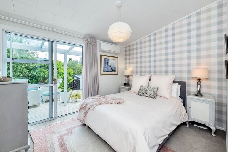 Photo of property in 1/6 Tyne Road, Forrest Hill, Auckland, 0620