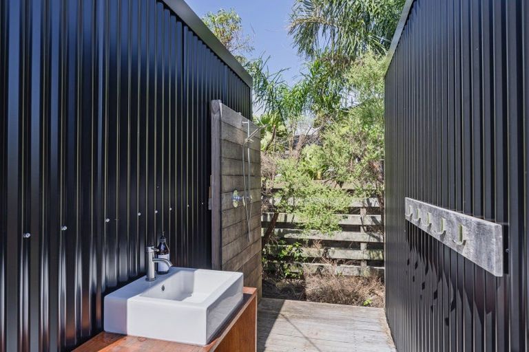 Photo of property in 121 Winslow Place, Matarangi, Whitianga, 3592