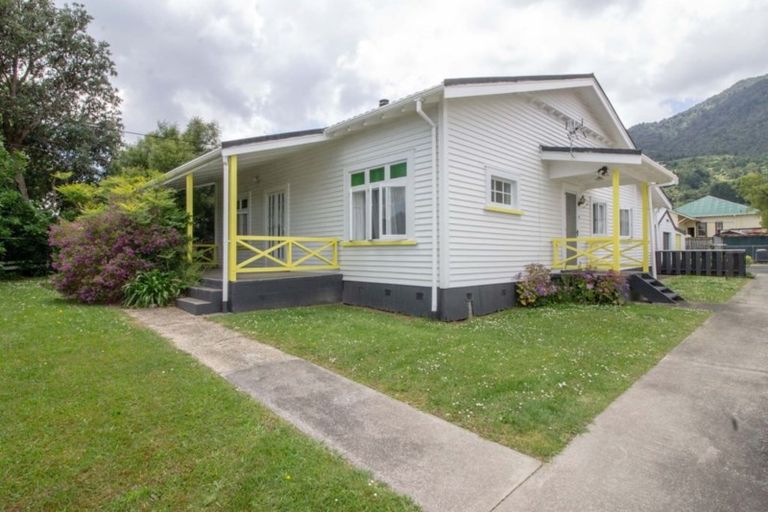 Photo of property in 24 Farmer Street, Te Aroha, 3320