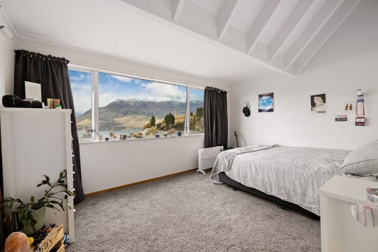 Photo of property in 32 Avalon Crescent, Fernhill, Queenstown, 9300