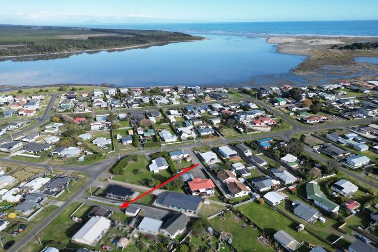 Photo of property in 11 Chaffey Street, Foxton Beach, Foxton, 4815