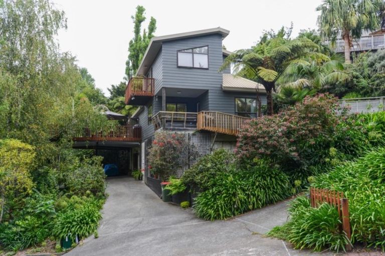 Photo of property in 82 Tauroa Road, Havelock North, 4130