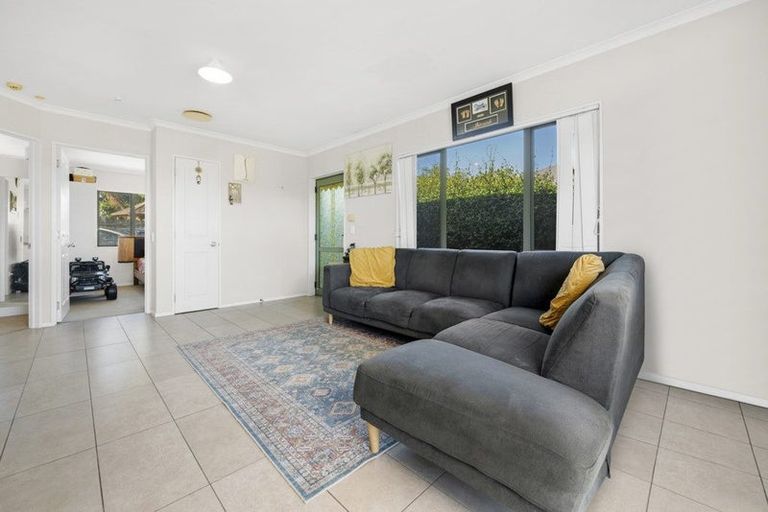 Photo of property in 16 Castlehill Court, Wattle Downs, Auckland, 2103