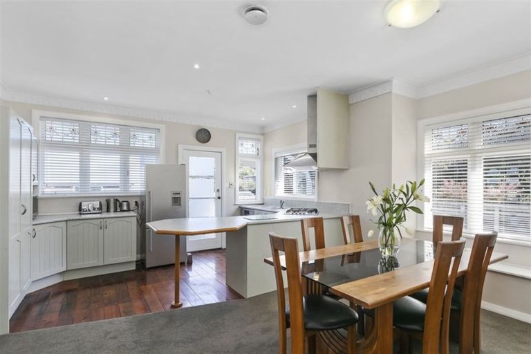 Photo of property in 16 Ranui Crescent, Khandallah, Wellington, 6035