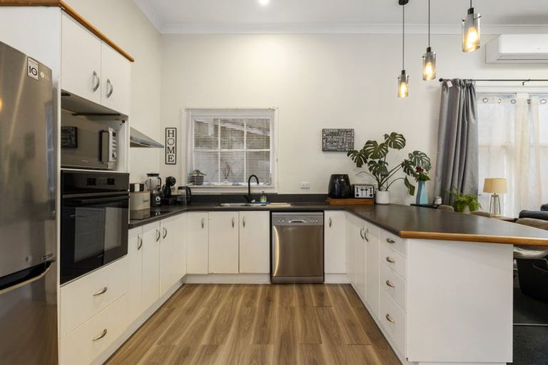 Photo of property in 28 Medway Street, Island Bay, Wellington, 6023