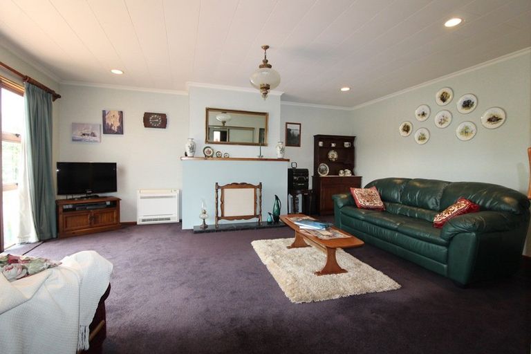 Photo of property in 11 Douglas Street, Winton, 9720