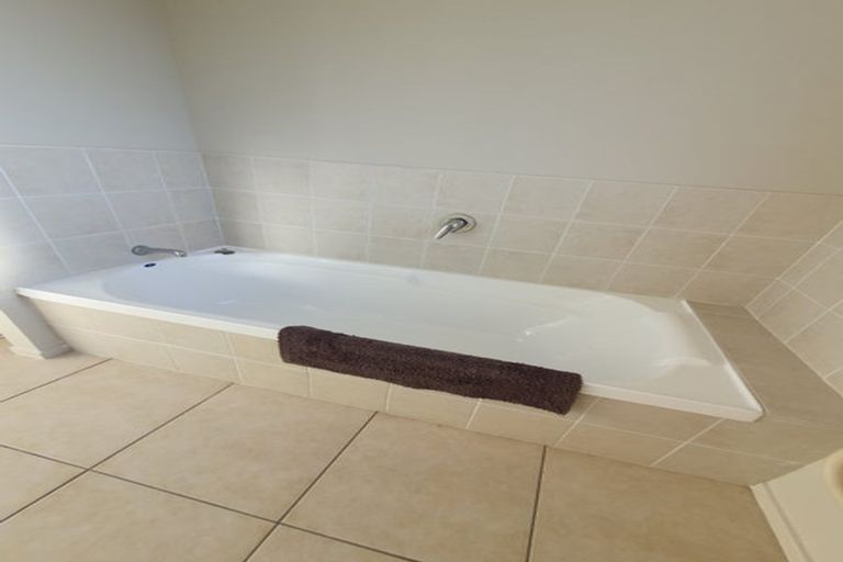 Photo of property in 14 Shankill Place, East Tamaki, Auckland, 2013