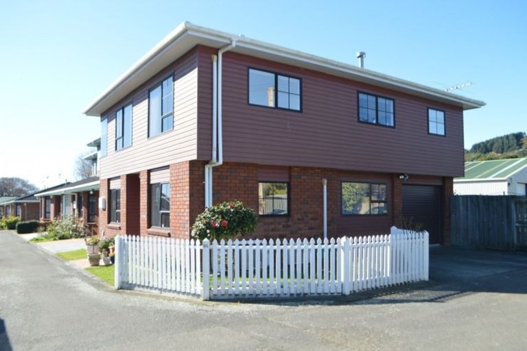 Photo of property in 94 Oxford Street, Tawa, Wellington, 5028